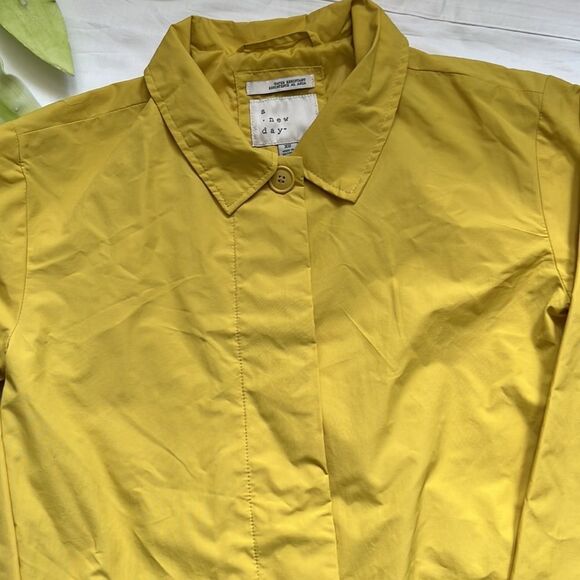 ⭐️a New Day Women's Rain Jacket⭐️ - Picture 6 of 10